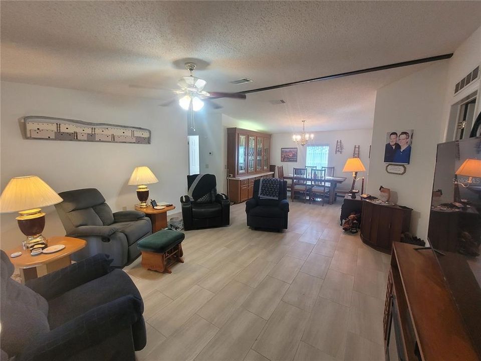 Active With Contract: $155,900 (3 beds, 2 baths, 1647 Square Feet)