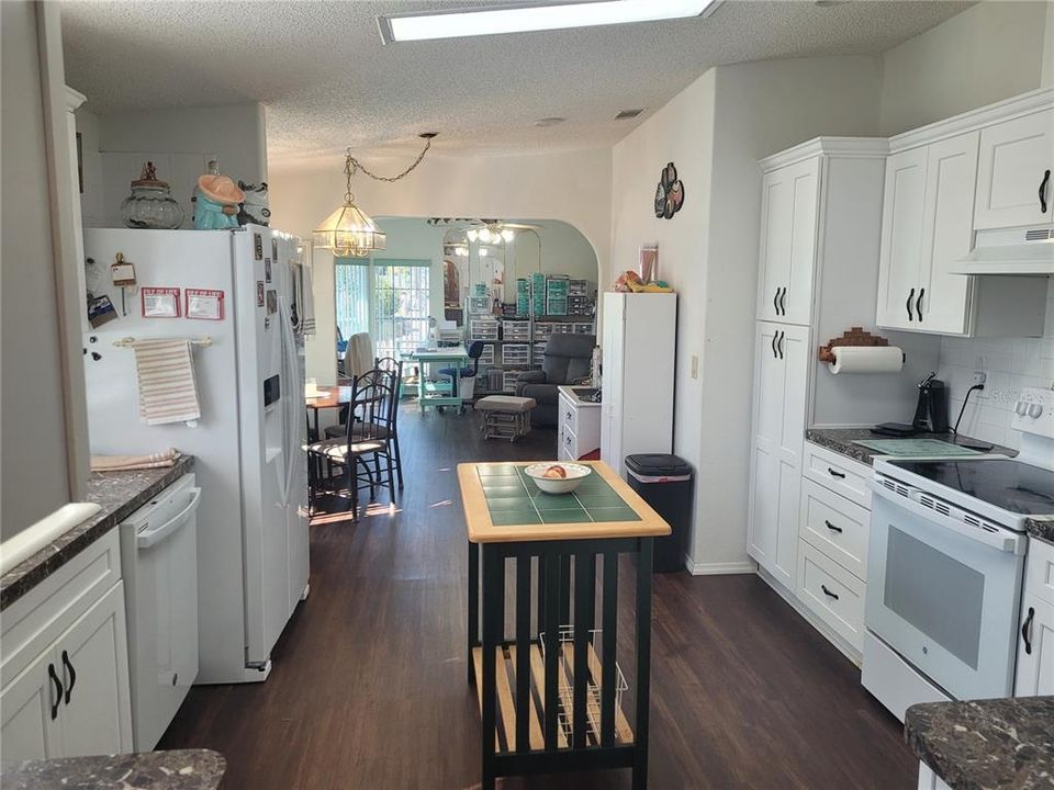 Active With Contract: $155,900 (3 beds, 2 baths, 1647 Square Feet)