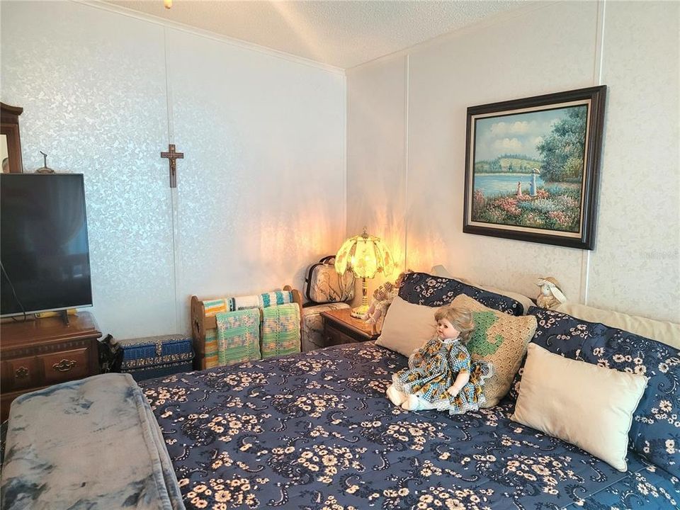 Active With Contract: $155,900 (3 beds, 2 baths, 1647 Square Feet)