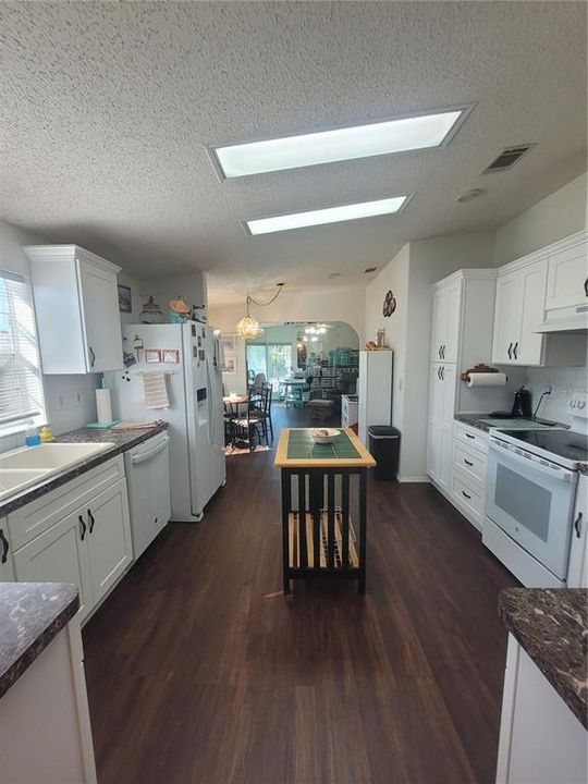 Active With Contract: $155,900 (3 beds, 2 baths, 1647 Square Feet)