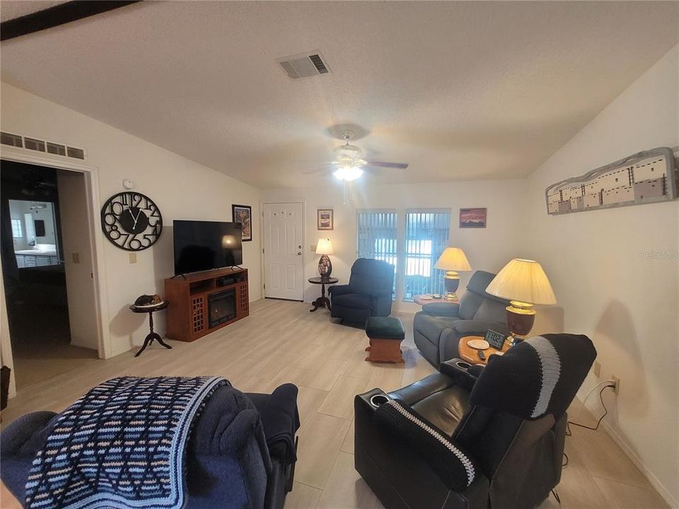 Active With Contract: $155,900 (3 beds, 2 baths, 1647 Square Feet)