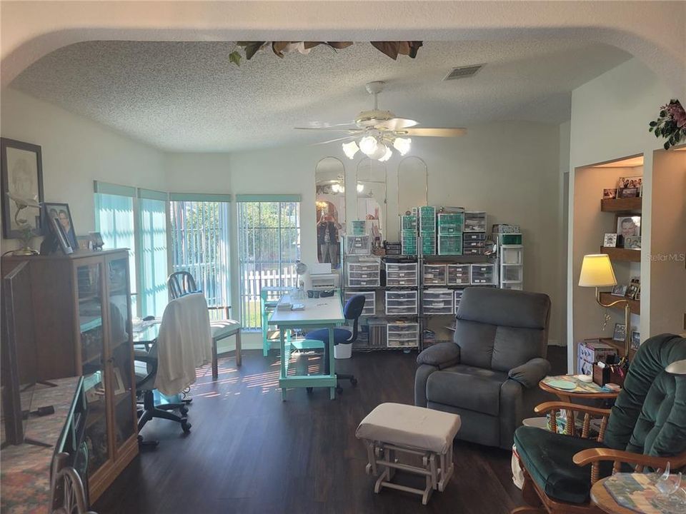 Active With Contract: $155,900 (3 beds, 2 baths, 1647 Square Feet)