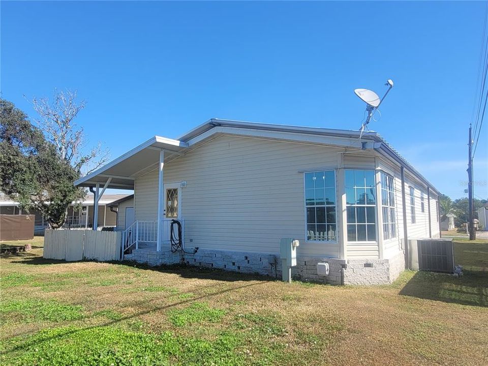 Active With Contract: $155,900 (3 beds, 2 baths, 1647 Square Feet)