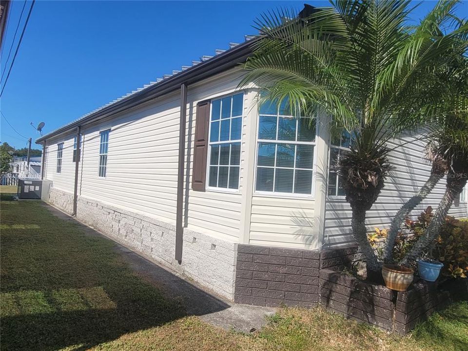 Active With Contract: $155,900 (3 beds, 2 baths, 1647 Square Feet)