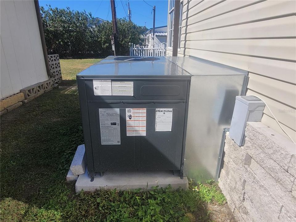 Active With Contract: $155,900 (3 beds, 2 baths, 1647 Square Feet)