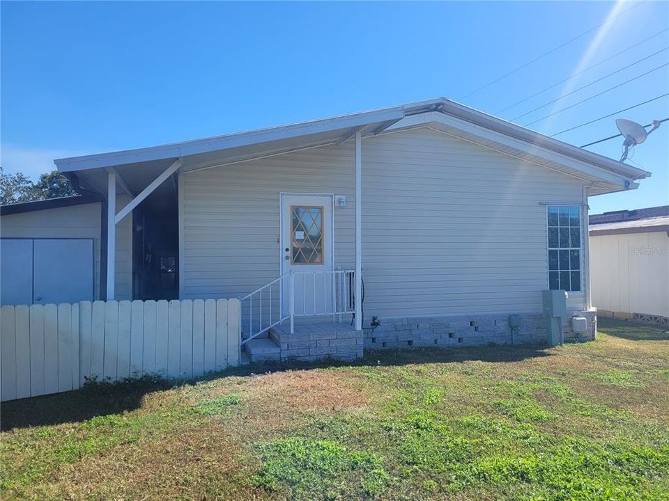 Active With Contract: $155,900 (3 beds, 2 baths, 1647 Square Feet)