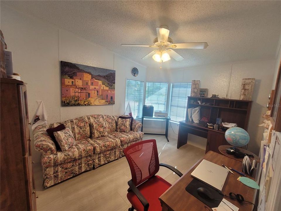 Active With Contract: $155,900 (3 beds, 2 baths, 1647 Square Feet)