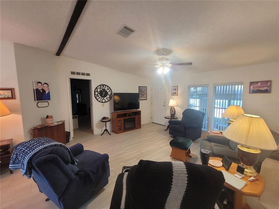 Active With Contract: $155,900 (3 beds, 2 baths, 1647 Square Feet)