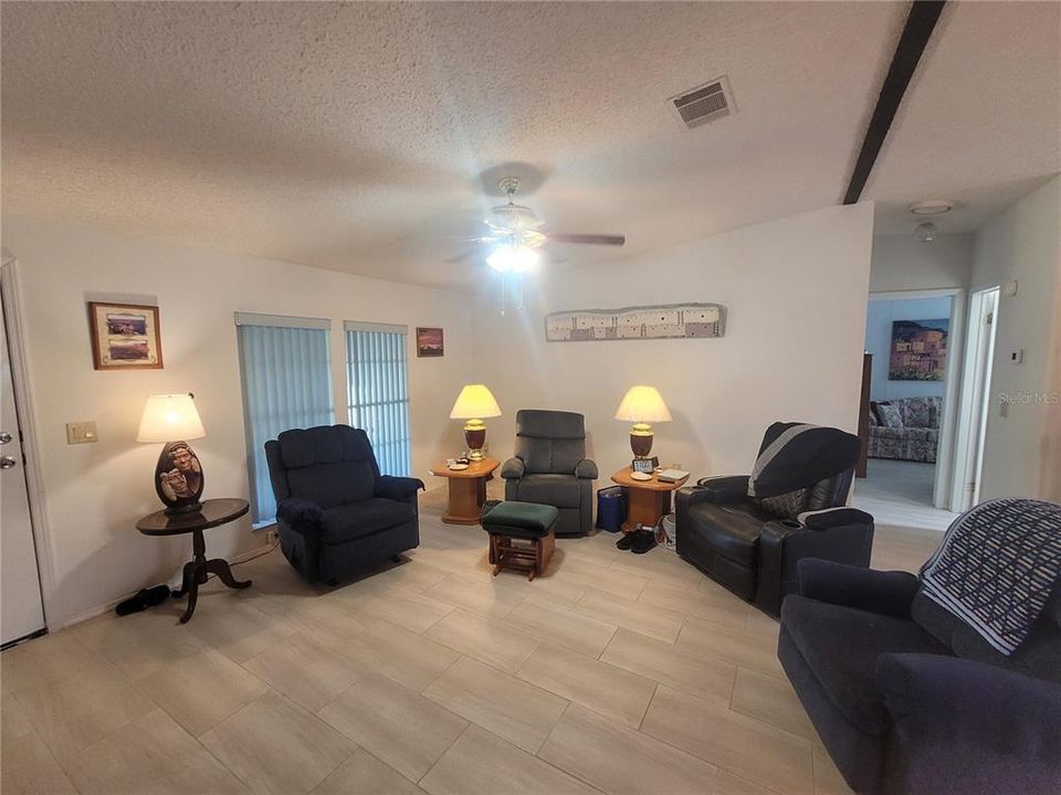 Active With Contract: $155,900 (3 beds, 2 baths, 1647 Square Feet)