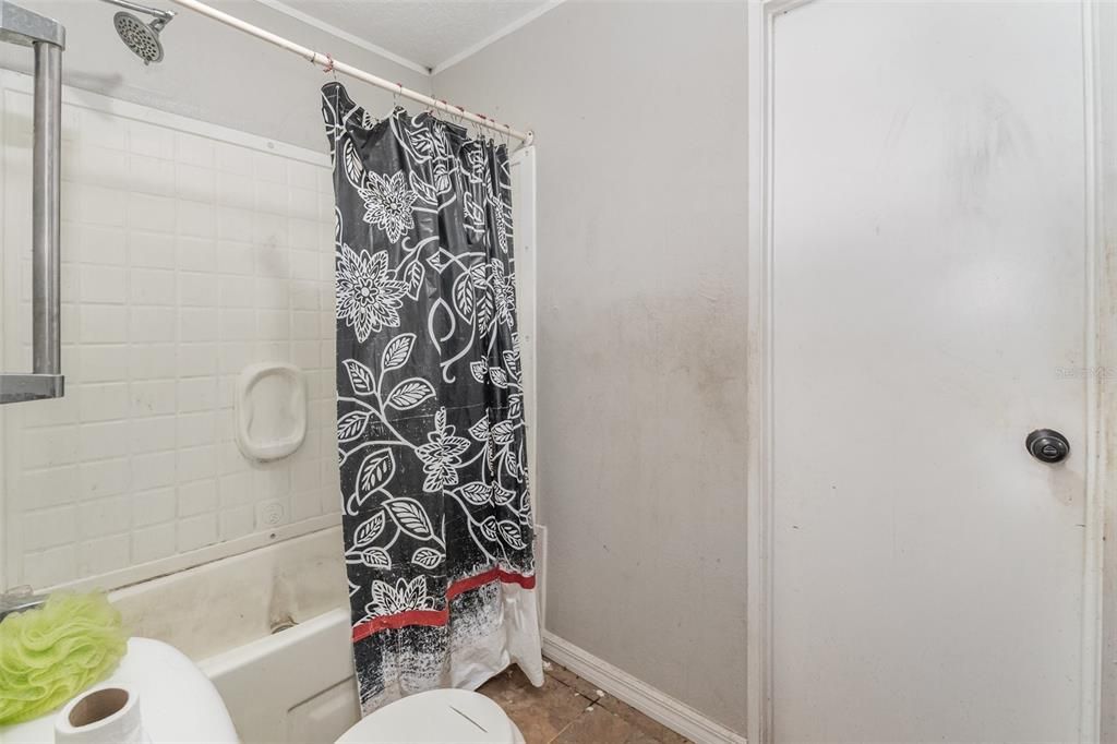 En Venta: $299,900 (5 camas, 3 baños, 1976 Pies cuadrados)