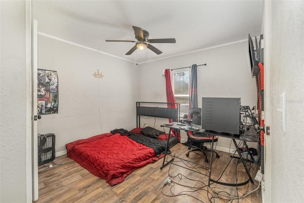 En Venta: $299,900 (5 camas, 3 baños, 1976 Pies cuadrados)