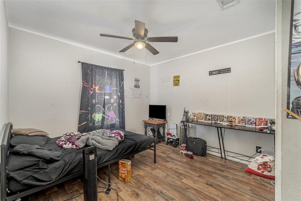 En Venta: $299,900 (5 camas, 3 baños, 1976 Pies cuadrados)