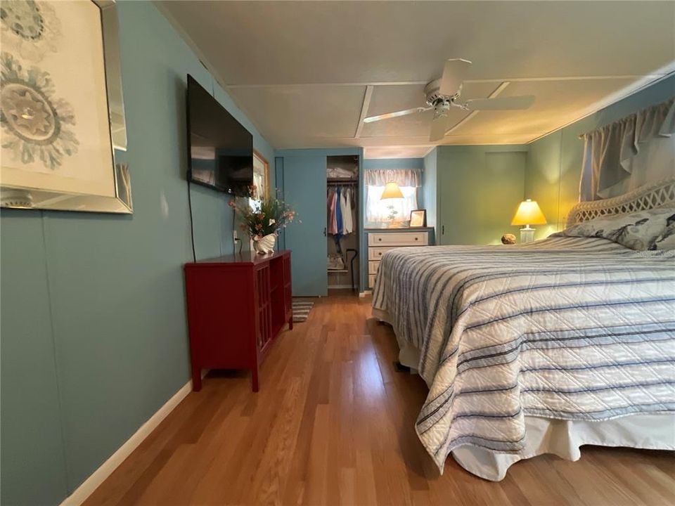 For Sale: $189,500 (2 beds, 2 baths, 1100 Square Feet)