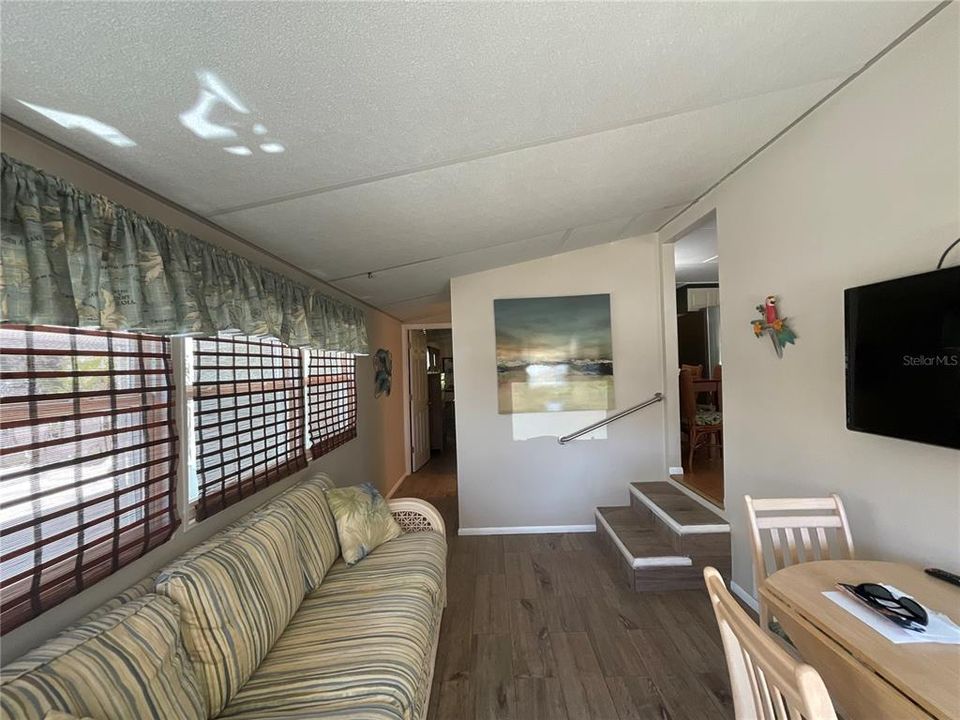 For Sale: $189,500 (2 beds, 2 baths, 1100 Square Feet)