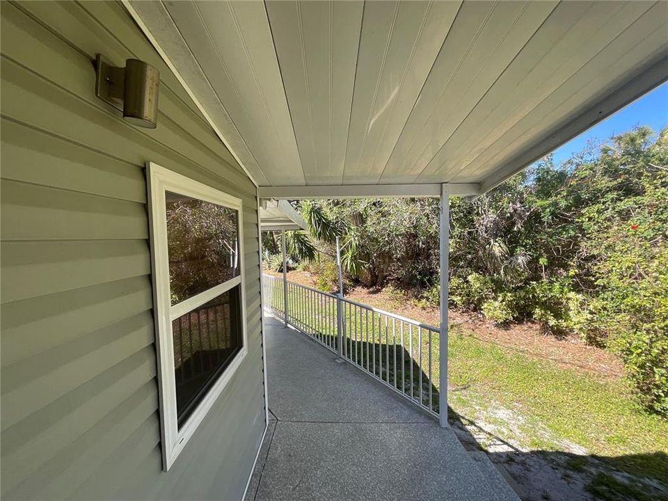 For Sale: $189,500 (2 beds, 2 baths, 1100 Square Feet)