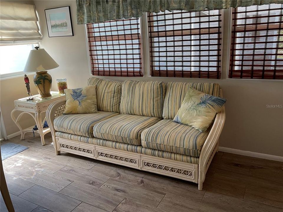 For Sale: $189,500 (2 beds, 2 baths, 1100 Square Feet)