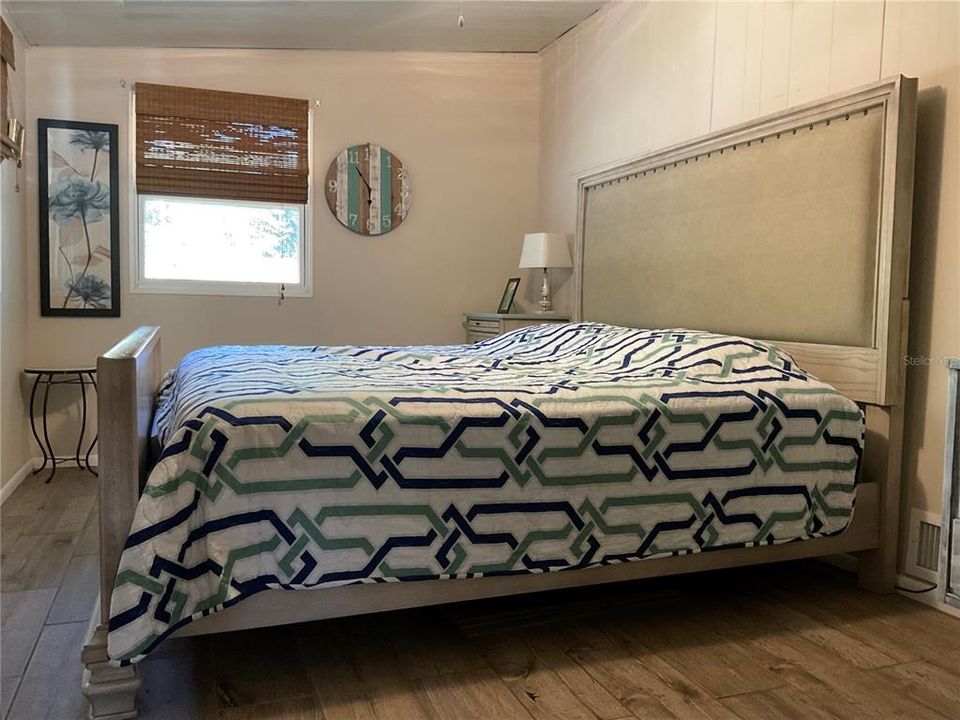 For Sale: $189,500 (2 beds, 2 baths, 1100 Square Feet)