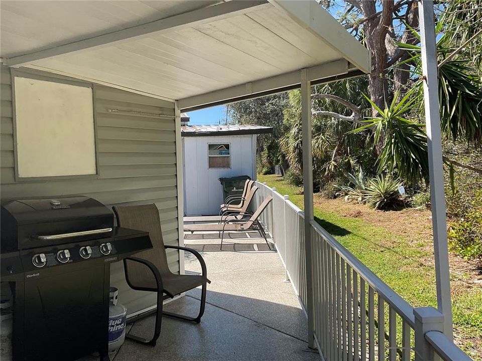 For Sale: $189,500 (2 beds, 2 baths, 1100 Square Feet)