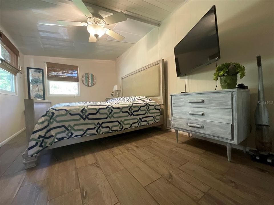 For Sale: $189,500 (2 beds, 2 baths, 1100 Square Feet)