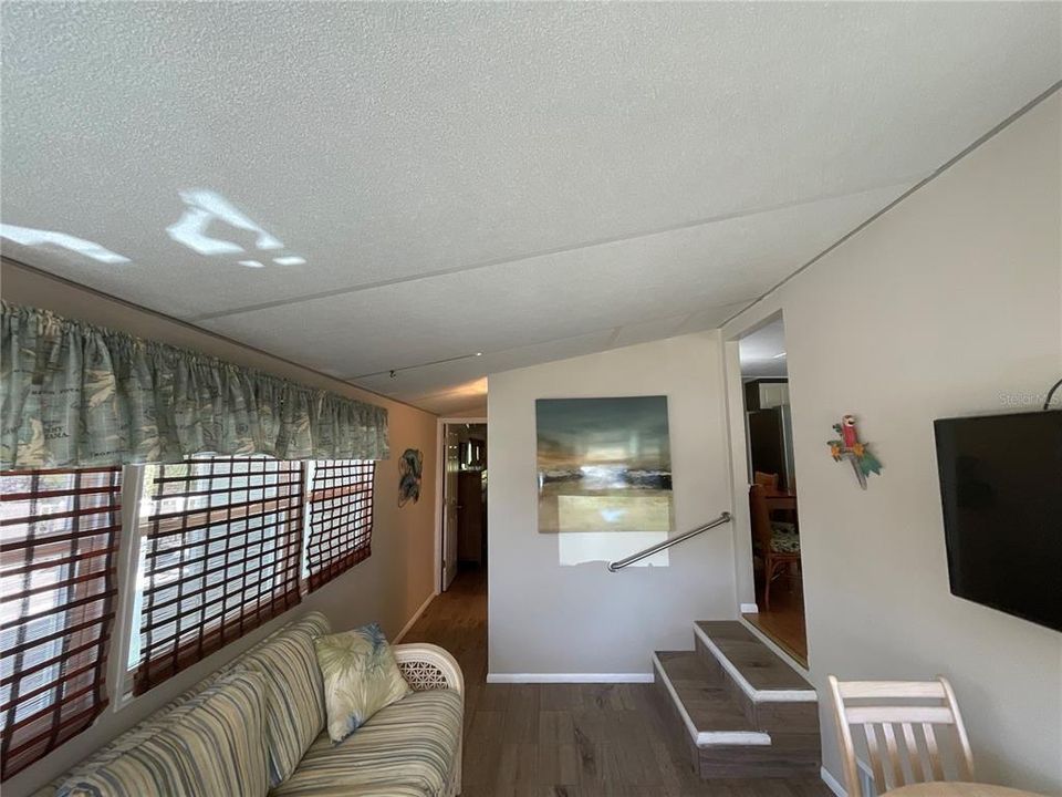 For Sale: $189,500 (2 beds, 2 baths, 1100 Square Feet)