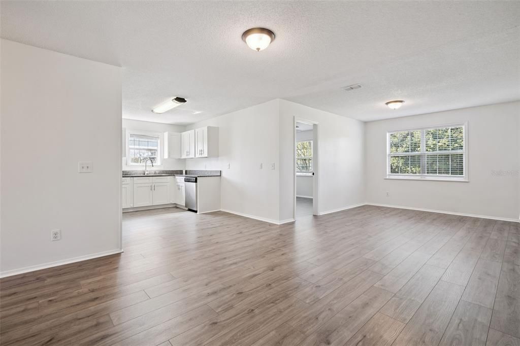 For Sale: $364,900 (3 beds, 2 baths, 1338 Square Feet)