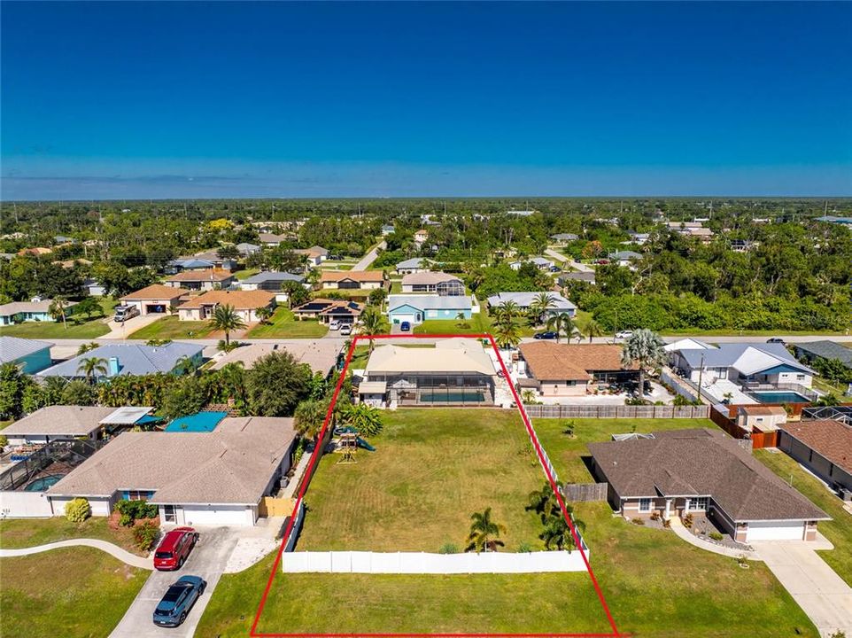 合同活跃: $475,000 (3 贝兹, 2 浴室, 1985 平方英尺)