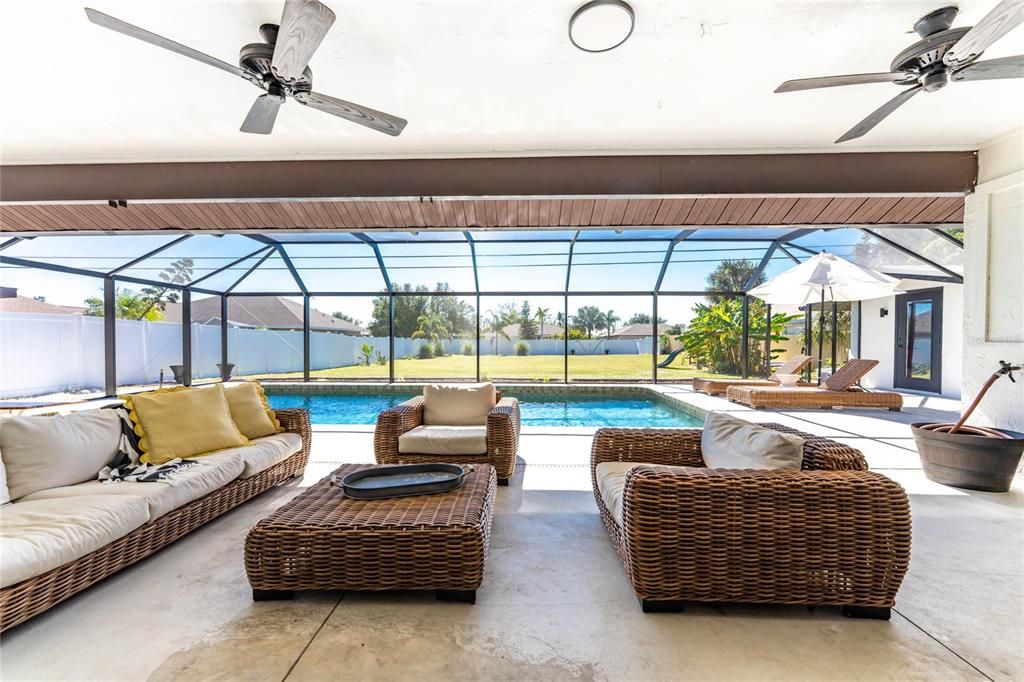 合同活跃: $475,000 (3 贝兹, 2 浴室, 1985 平方英尺)