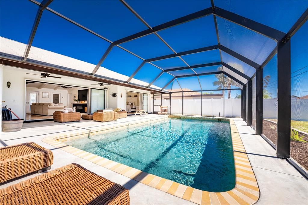 合同活跃: $475,000 (3 贝兹, 2 浴室, 1985 平方英尺)