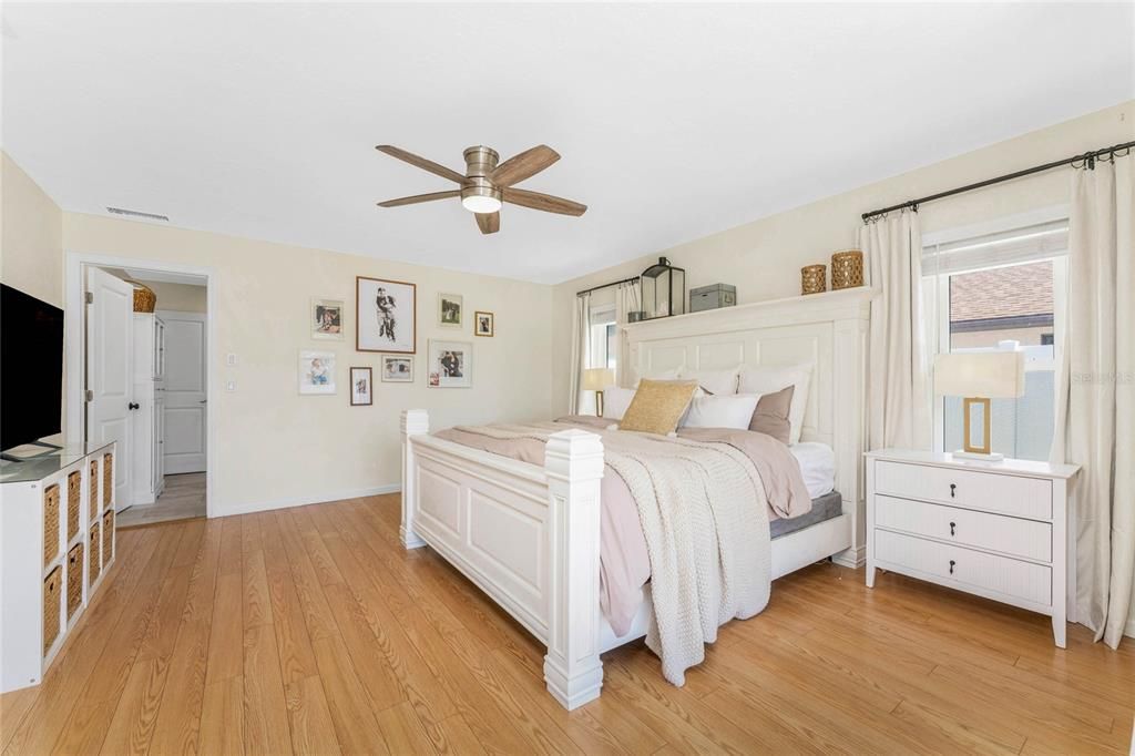 合同活跃: $475,000 (3 贝兹, 2 浴室, 1985 平方英尺)