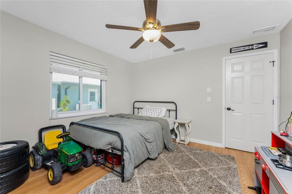 合同活跃: $475,000 (3 贝兹, 2 浴室, 1985 平方英尺)