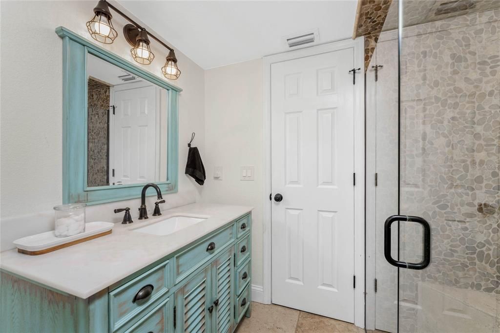 合同活跃: $475,000 (3 贝兹, 2 浴室, 1985 平方英尺)