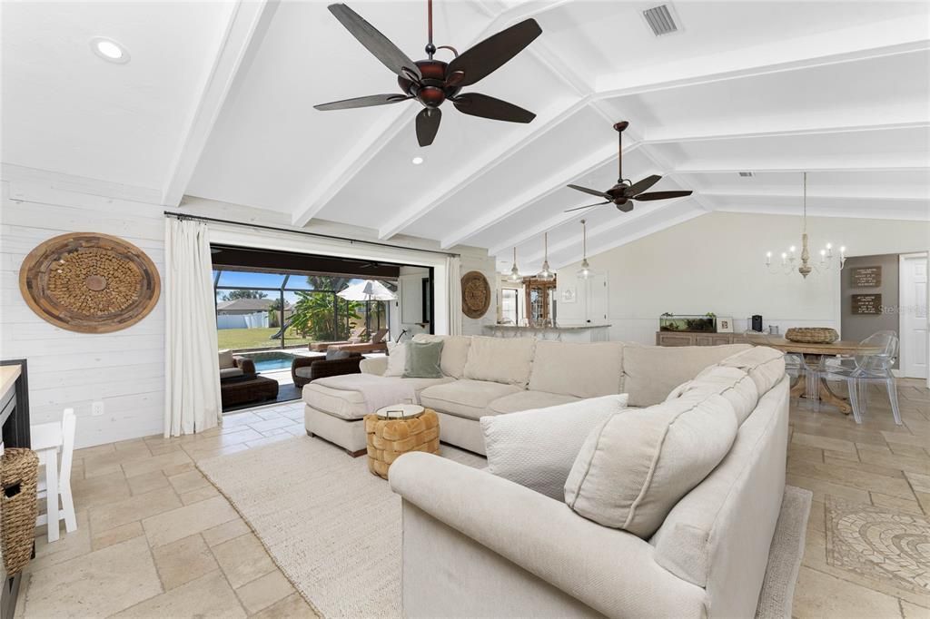 合同活跃: $475,000 (3 贝兹, 2 浴室, 1985 平方英尺)