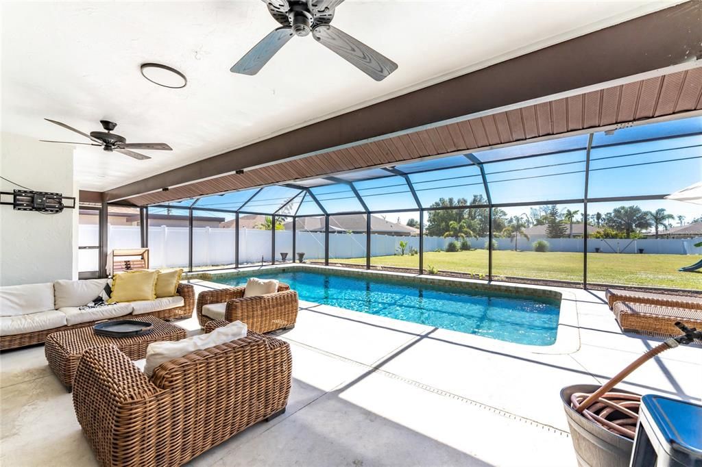 合同活跃: $475,000 (3 贝兹, 2 浴室, 1985 平方英尺)