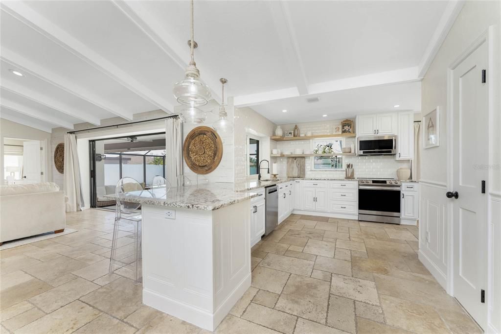 合同活跃: $475,000 (3 贝兹, 2 浴室, 1985 平方英尺)