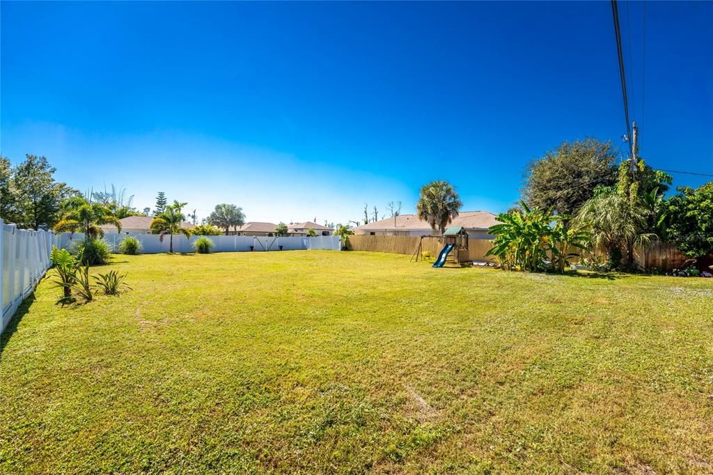 合同活跃: $475,000 (3 贝兹, 2 浴室, 1985 平方英尺)