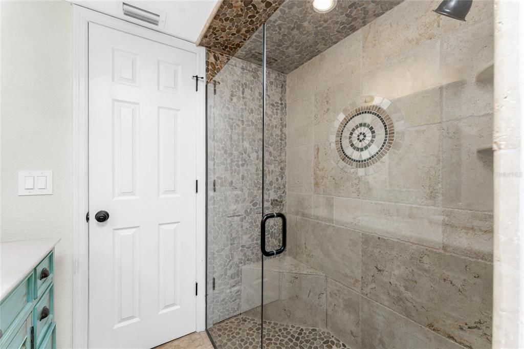 合同活跃: $475,000 (3 贝兹, 2 浴室, 1985 平方英尺)