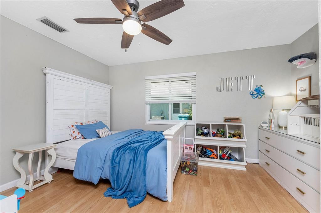 合同活跃: $475,000 (3 贝兹, 2 浴室, 1985 平方英尺)