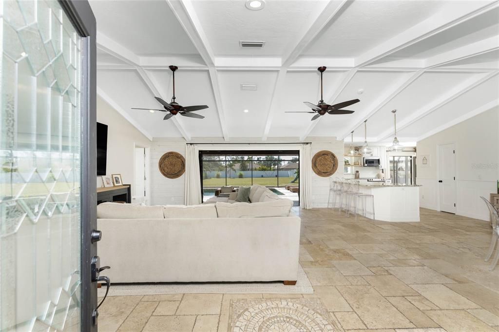 合同活跃: $475,000 (3 贝兹, 2 浴室, 1985 平方英尺)