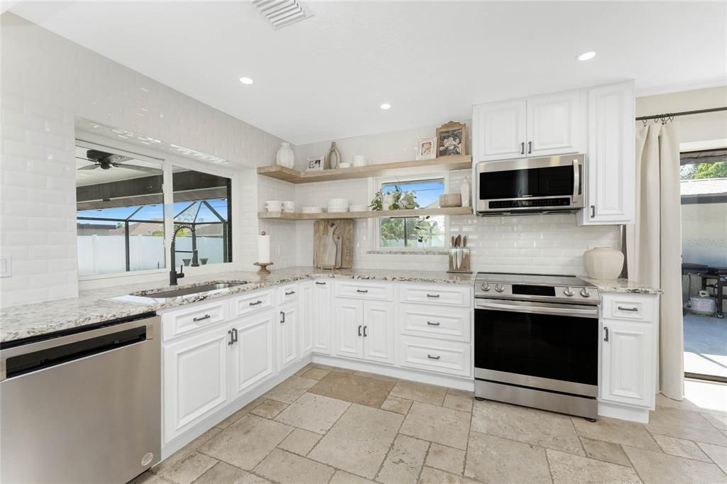 合同活跃: $475,000 (3 贝兹, 2 浴室, 1985 平方英尺)