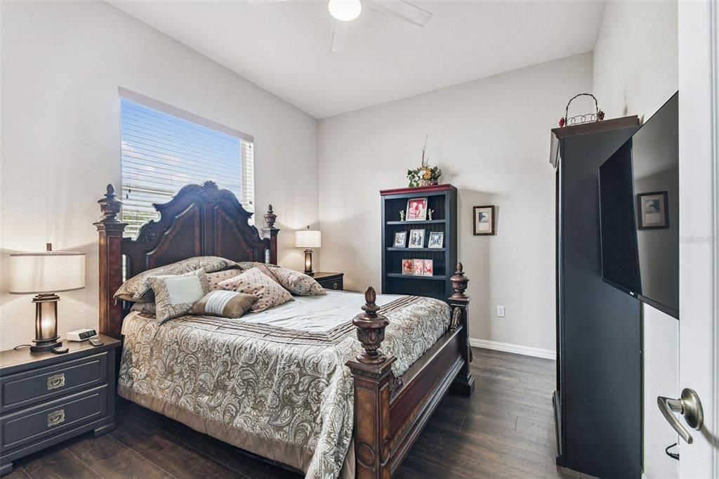 На продажу: $319,900 (3 спален, 2 ванн, 1989 Квадратных фут)