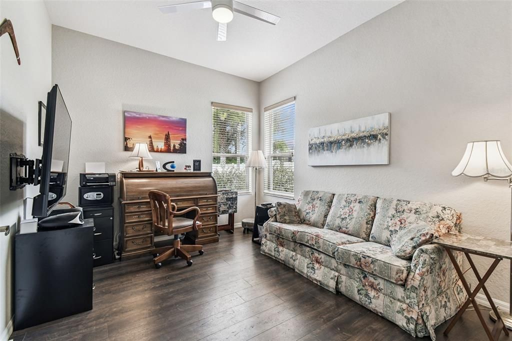 На продажу: $319,900 (3 спален, 2 ванн, 1989 Квадратных фут)