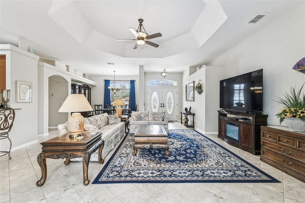 На продажу: $319,900 (3 спален, 2 ванн, 1989 Квадратных фут)