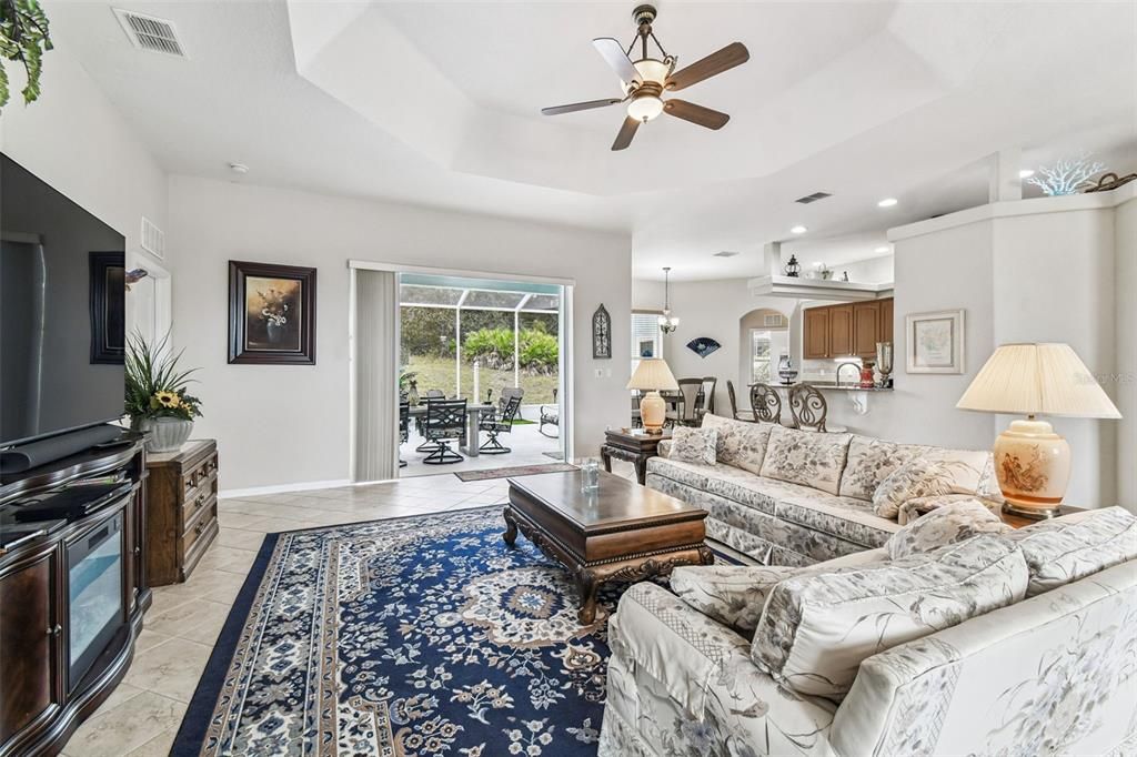 На продажу: $319,900 (3 спален, 2 ванн, 1989 Квадратных фут)