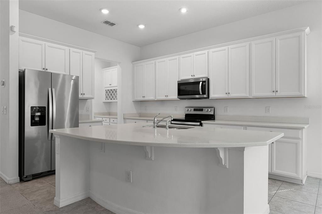 На продажу: $890,000 (6 спален, 4 ванн, 3667 Квадратных фут)