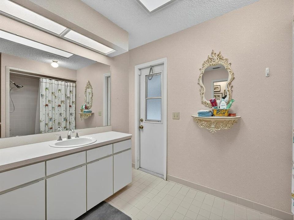 待售: $429,000 (3 贝兹, 2 浴室, 2397 平方英尺)