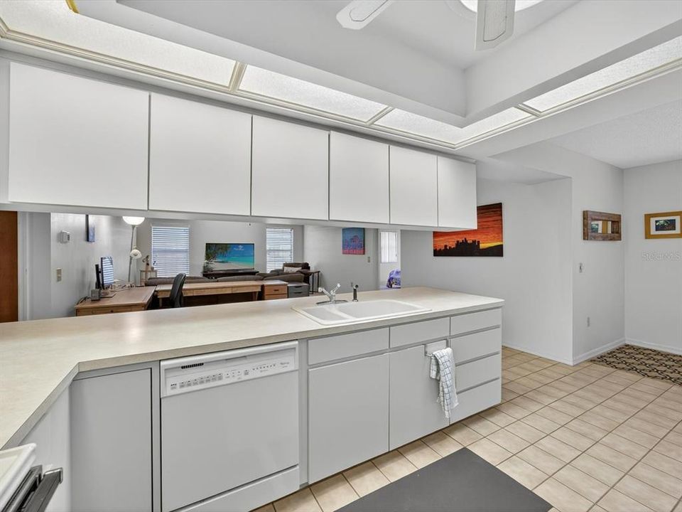 待售: $429,000 (3 贝兹, 2 浴室, 2397 平方英尺)