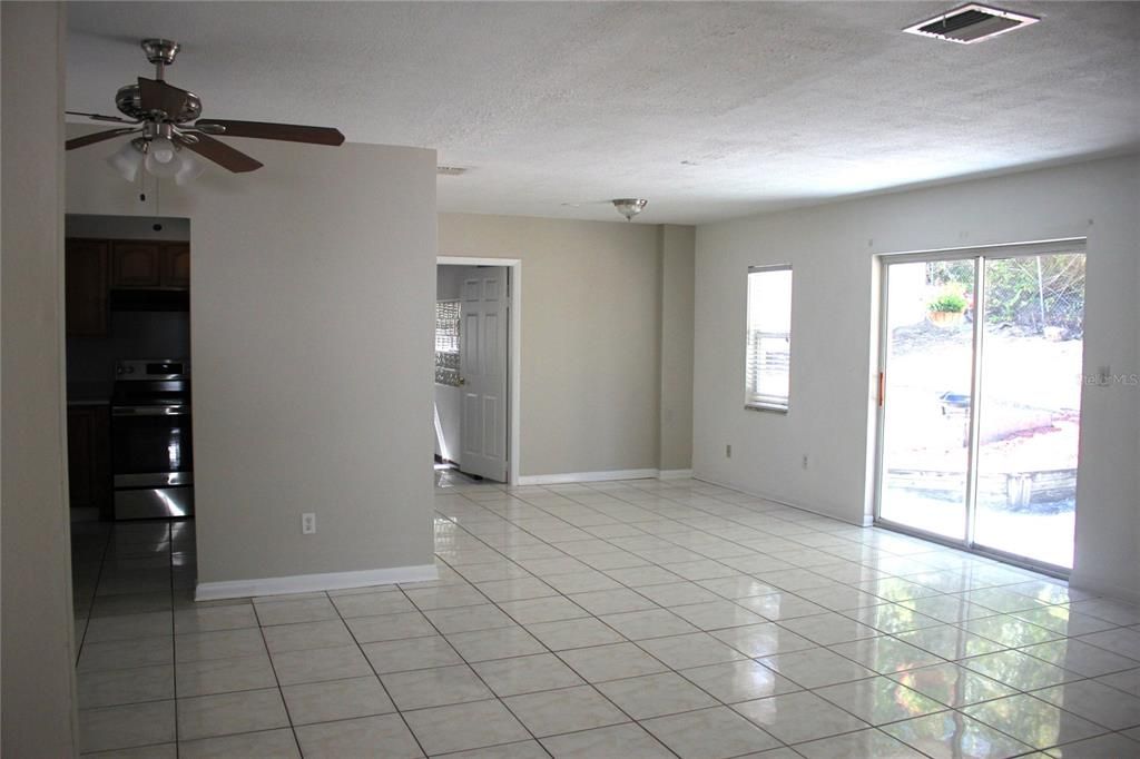 En Venta: $375,000 (4 camas, 2 baños, 1502 Pies cuadrados)