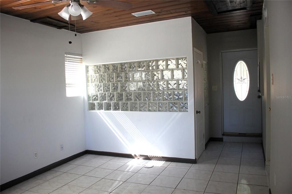 En Venta: $375,000 (4 camas, 2 baños, 1502 Pies cuadrados)