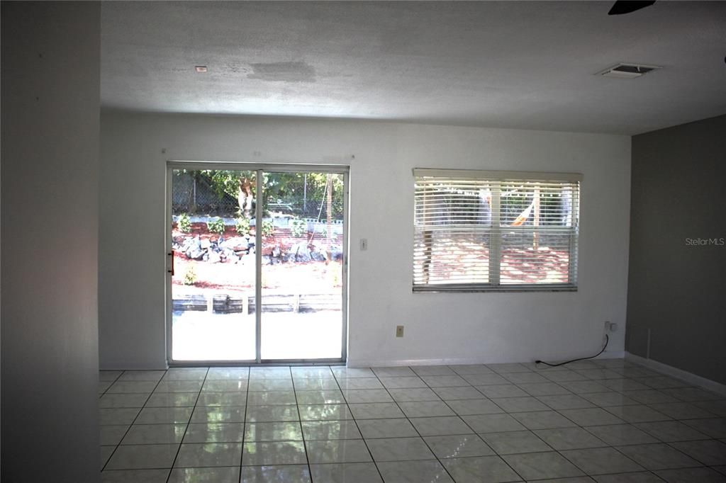 En Venta: $375,000 (4 camas, 2 baños, 1502 Pies cuadrados)