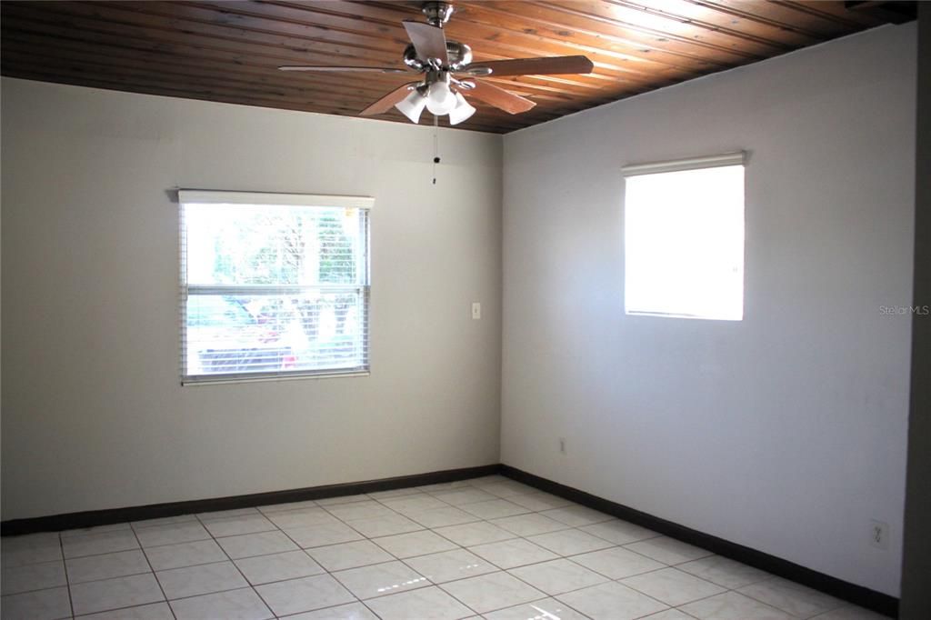 En Venta: $375,000 (4 camas, 2 baños, 1502 Pies cuadrados)